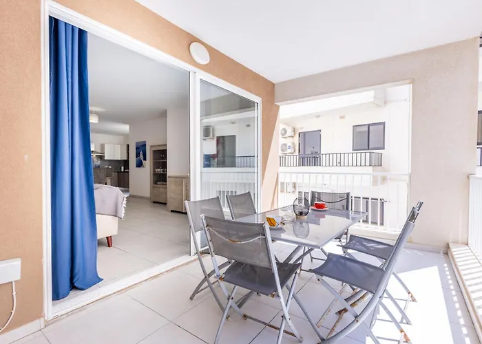 3br With Terrace - Sleep 6 By Quicktrips *