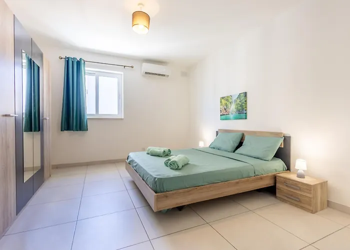 3br With Terrace - Sleep 6 By Quicktrips