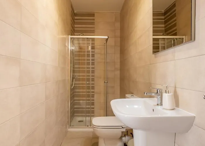 3br With Terrace - Sleep 6 By Quicktrips Daire