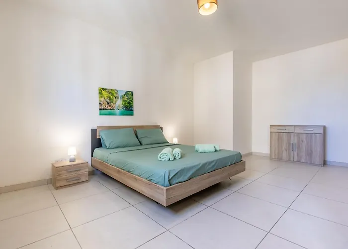 Daire 3br With Terrace - Sleep 6 By Quicktrips *