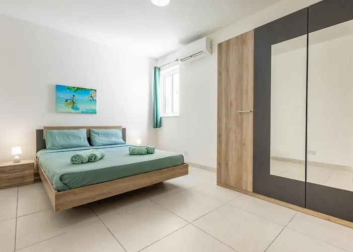 3br With Terrace - Sleep 6 By Quicktrips * St. Paul's Bay