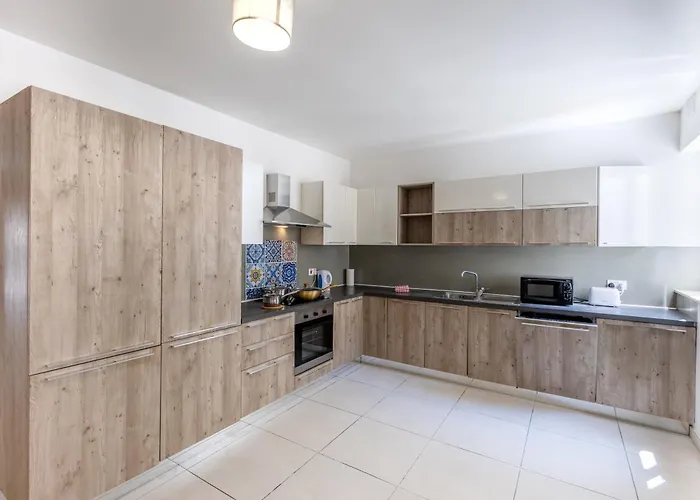 3br With Terrace - Sleep 6 By Quicktrips Daire *