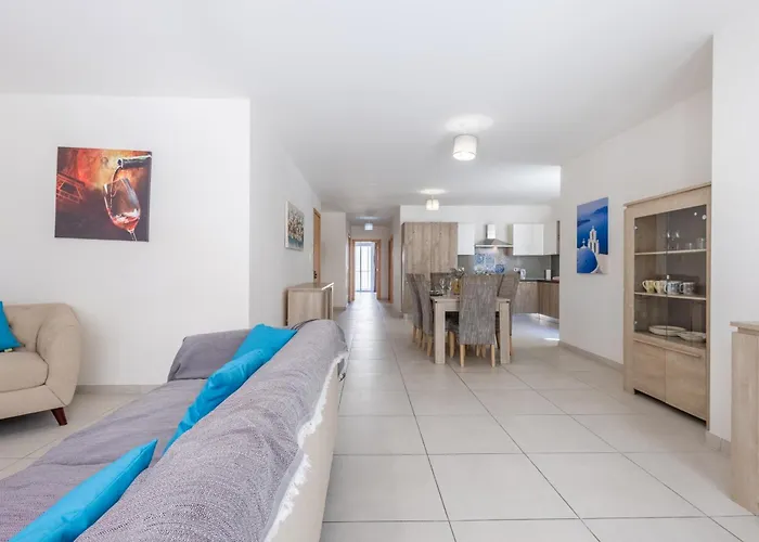 Daire 3br With Terrace - Sleep 6 By Quicktrips *