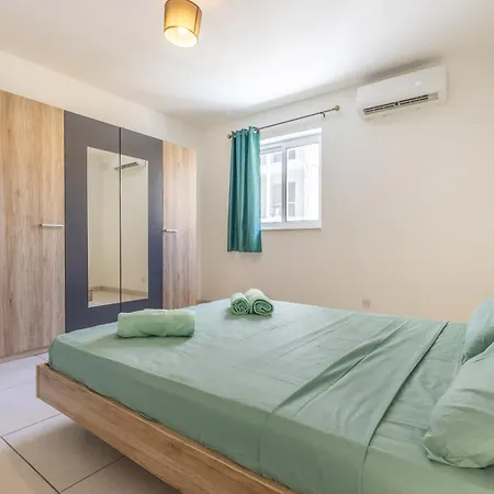 3br With Terrace - Sleep 6 By Quicktrips شقة