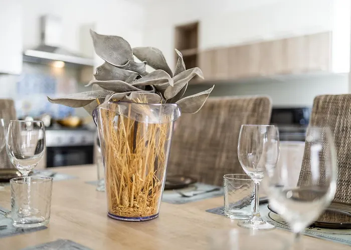 3br With Terrace - Sleep 6 By Quicktrips