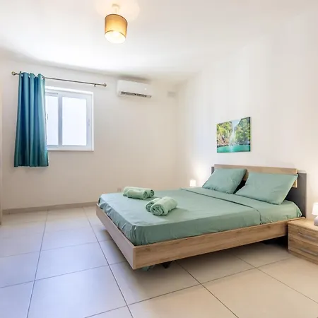 3br With Terrace - Sleep 6 By Quicktrips