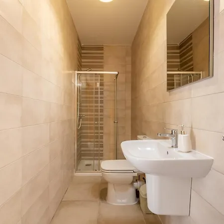 3br With Terrace - Sleep 6 By Quicktrips Appartement