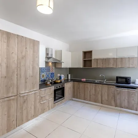 3br With Terrace - Sleep 6 By Quicktrips Appartement *